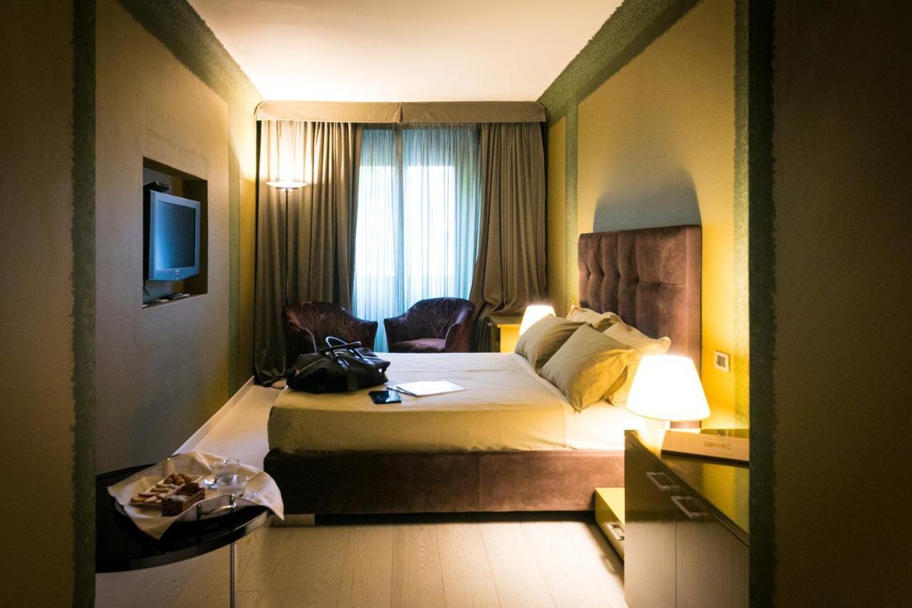 Castello Degli Angeli Hotel Carobbio degli Angeli Ngoại thất bức ảnh