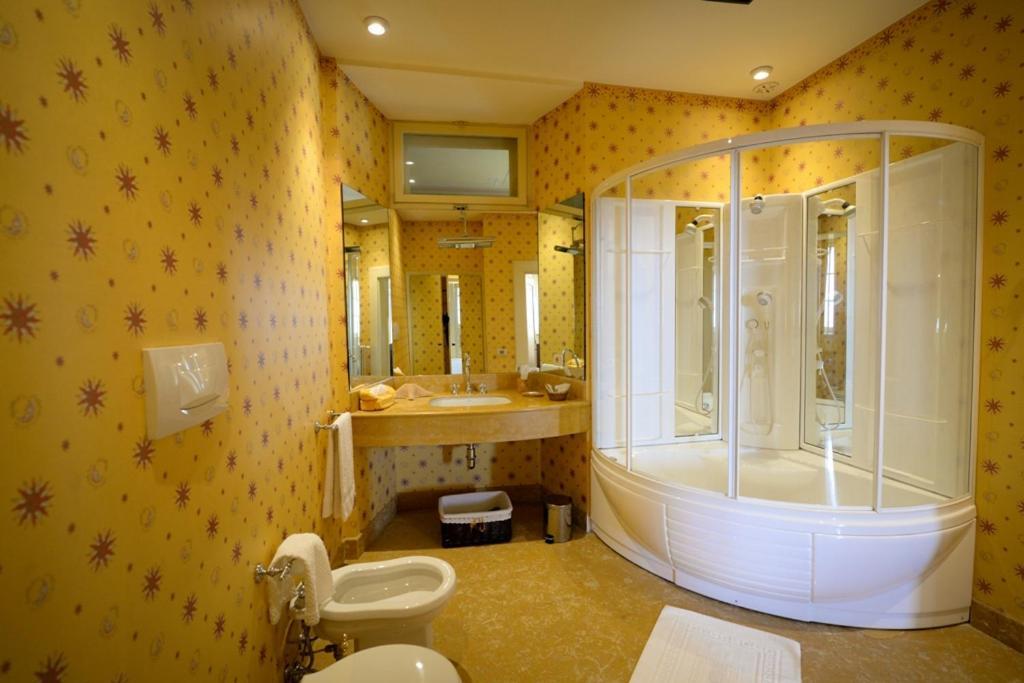 Castello Degli Angeli Hotel Carobbio degli Angeli Ngoại thất bức ảnh