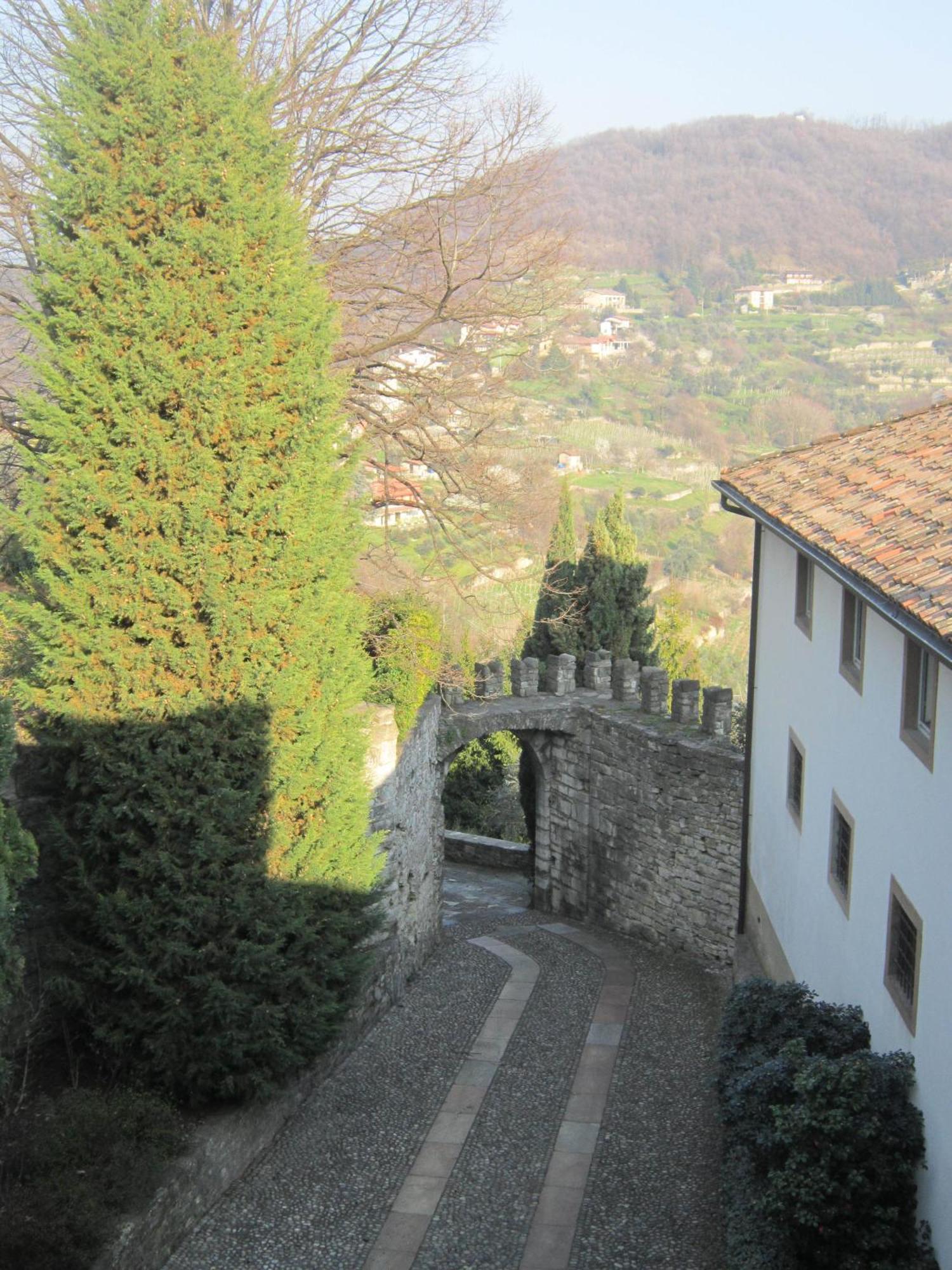 Castello Degli Angeli Hotel Carobbio degli Angeli Phòng bức ảnh