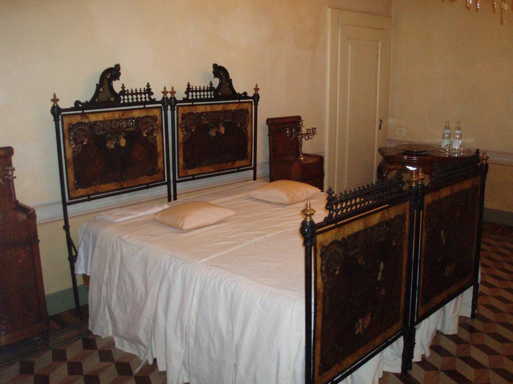 Castello Degli Angeli Hotel Carobbio degli Angeli Phòng bức ảnh